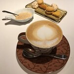 フィオッキ - カプチーノと焼き菓子