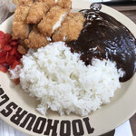 100時間カレー - チキンカツに直にかけたくないので寄せてます。笑