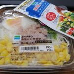 ファミリーマート - ーチキン＆コーンサラダ 210円、減塩和風ドレッシング 27円