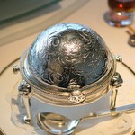 中国料理 皇苑 - フカヒレスープの食器：蓋を閉じたところ