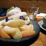 横浜DRAセブン - 桃のパンケーキ/コーヒー