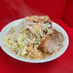 ラーメン二郎 - 野菜多め、ニンニク、アブラ、ショウガ