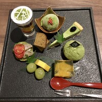 RESTAURANT 1899 OCHANOMIZU - パフェのクリームに一八九九のデコレーション