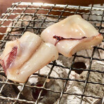 めしの助 - 炭焼き(お通し)
      ひいか