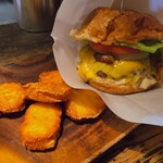 ジャミジャミ - ♦︎プレミアムチーズバーガーセット¥1,500
(ポテトとドリンク付き)
♦︎チキンナゲット　　　　　　　　¥450