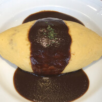 厳選洋食さくらい - デミグラスソースがかかった王道包む系オムライス！！