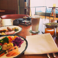 ザ タヴァン グリル＆ラウンジ - 