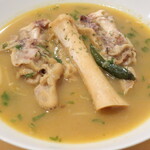 ベンガルビストロ スナリ 南大塚店 - マトンパヤ "Mutton Paya"「羊の骨付き脚肉をトロトロに煮込んだコラーゲンたっぷりのカレー」※メニュー表記通り