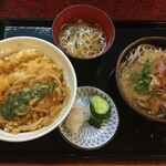 そば処あおき - キャーーー！！！天丼セット！￥1150
      
      フルサイズ天丼のミニおろしそばヽ(´o｀
      
      漬物に素麺！
      
      
      え！？素麺？？？
      
      おろしそば付くのに？素麺？？？
      
      まさかの汁物かぶり？？？
      
      
      