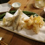 酒呑蕎食〆タグル - 稚鮎とトウモロコシの天ぷら
