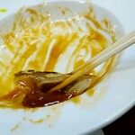 中嘉屋食堂 麺飯甜 - こうして餃子で、ぬぐって食べる。