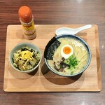 くまもとサロン アソビ・バー - アベックラーメン定食／650円