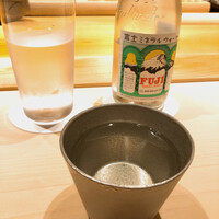 すが弥 - 日本酒とミネラルウォーター