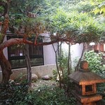 Niku Kaiseki Yukawa - 部屋から見える庭