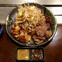 ステーキハウス松波 - 左鶏肉、右牛肉