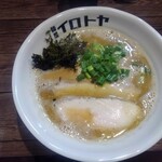 Menya Irotoya - 魚介白湯ラーメン（醤油）
