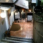 Cafe yukiwa - お店の入口は階段を降りたトコに