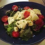 シシリヤ - モッツァレラとトマトのグリーンソース