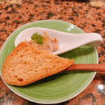Teppan Kayano - キモ系ペーストをパンにつけて食べます。