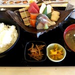 元祖串かつ 恵美須商店 新札幌店 - お刺身定食。税込858円。