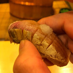 鮨駒 - 鮨駒サンの個人的にスペシャリテ！
      載せられた玉葱が効いてます！