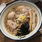 Omotenashi Noodles よこじ - 背脂煮干 肉そば 1050円（+味付け半熟煮玉子 100円）