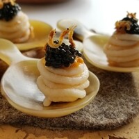 MAISON LAFITE - ③葦海老(ヨシエビ)を練って作ったパスタ、ウニとキャビア
                    産卵期は初夏～初秋、旬は秋
                    海老で鯛を釣るというあの海老で、かっぱえびせんの海老でもあります