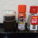 さっぽろ麺屋 文太郎 - 卓上の調味料