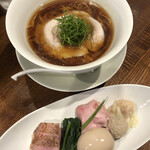 創作麺工房 鳴龍 - 醤油拉麺　特製トッピング