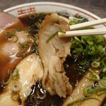 中華そば 当たり - 鶏モモ肉のチャーシュー