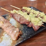 Hachijuu En Yakitori Semmon No Bunaga - せせり  80円 特製 豚タンと砂肝の旨塩ネギ串  330円