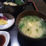 お食事処 八角 - 味噌汁の出汁も何か違います。