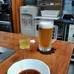 ホルモン焼きうどん 一力 - マダムの生ビール(撮る前にひとくち飲まれた)