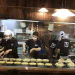 Okonomiyaki Nagataya - スタッフはキビキビしています(o^^o)