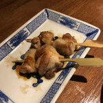 Nikuzushi Yakitori Tabehoudai Koshitsu Izakaya Kizuna - 焼き鳥もも