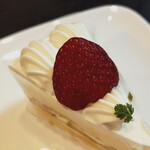 マイヤーリング - いちごのケーキ（アップ）