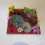 Ode - アミューズ3（トマト、トンカ豆）