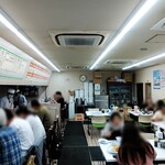 Gyouza No Oushou - 店内　１４時過ぎでも満席