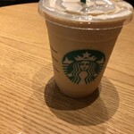 スターバックスコーヒー - グランデサイズのコーヒーフラペチーノ（528円）