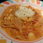 パスタリア - モッツァレラトトマトクリームのリングイーネ　８８６(９３０円）