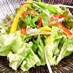 Matsuzakagyuu Toriatsukaiten Yakiniku Shirahige - 新鮮野菜のサンチュは800円でおかわり自由です！