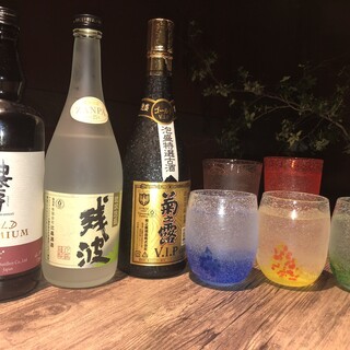 We also have awamori, habu sake, and snacks that go well with Okinawan Cuisine and alcohol.