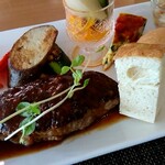 KENzo cafe＆bar - 信州黒毛和牛のハンバーグ赤ワインと信州リンゴのおろしソース等