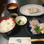 一里塚 - 日替わり太刀魚塩焼き定食