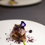 プレゼンテ スギ - 2020.7 初夏の訪れ（茄子でGVしたイサキ、イサキでGVした茄子、茄子の皮パウダー、茗荷の葉ペースト）