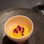 プレゼンテ スギ - 2020.7 フォアグラと人参（フォアグラのムース、エスプーマした人参と柚子、ローズゼラニウムのゼリー、フクシア）