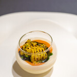 プレゼンテ スギ - 2020.7 野菜のフラン（銚子玉葱と鶏卵をフランに、玉葱ポタージュ、パプリカとトマトのソース、焦しガルムでGVした館山ゴールドラッシュ）