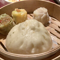 過門香 銀座本店 - 肉まん・餅米・海鮮焼売・黒豚