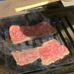 黒毛和牛焼肉 白か黒 - 