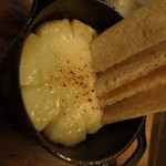 PASTAVOLA - 焼きカマンベール